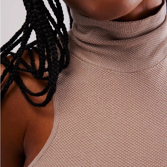 NWT - FREE PEOPLE Seamless ALWAYS READY Turtleneck Tank Top XS/S - Picture 3 of 8